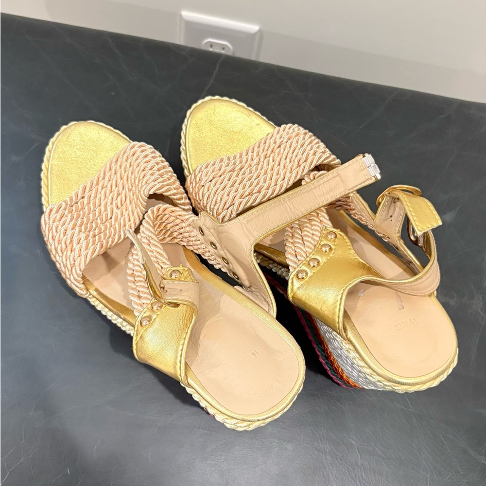 Elegant Gold and Tan Women's Sandals